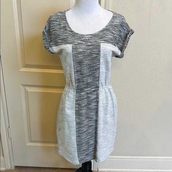 Anthropologie Dresses & Skirts - Anthropologie Chic Gray and White Knit Dress